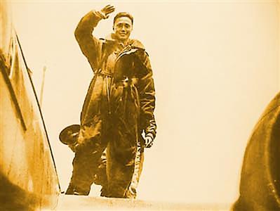 "纸弹轰炸日本第一人"：百万传单如雪撒落破敌胆